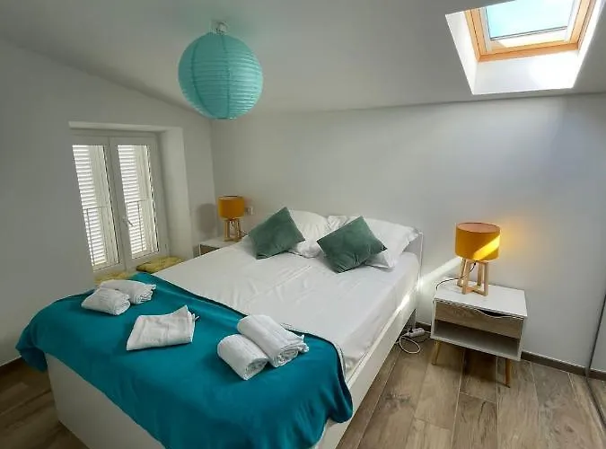Duplex En Plein Centre * Propriano (Corsica)